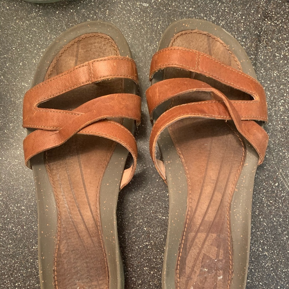 Teva size 9 shoes
